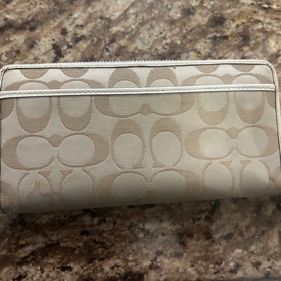 Coach - Large Wallet (Cream) - Picture 2 of 3